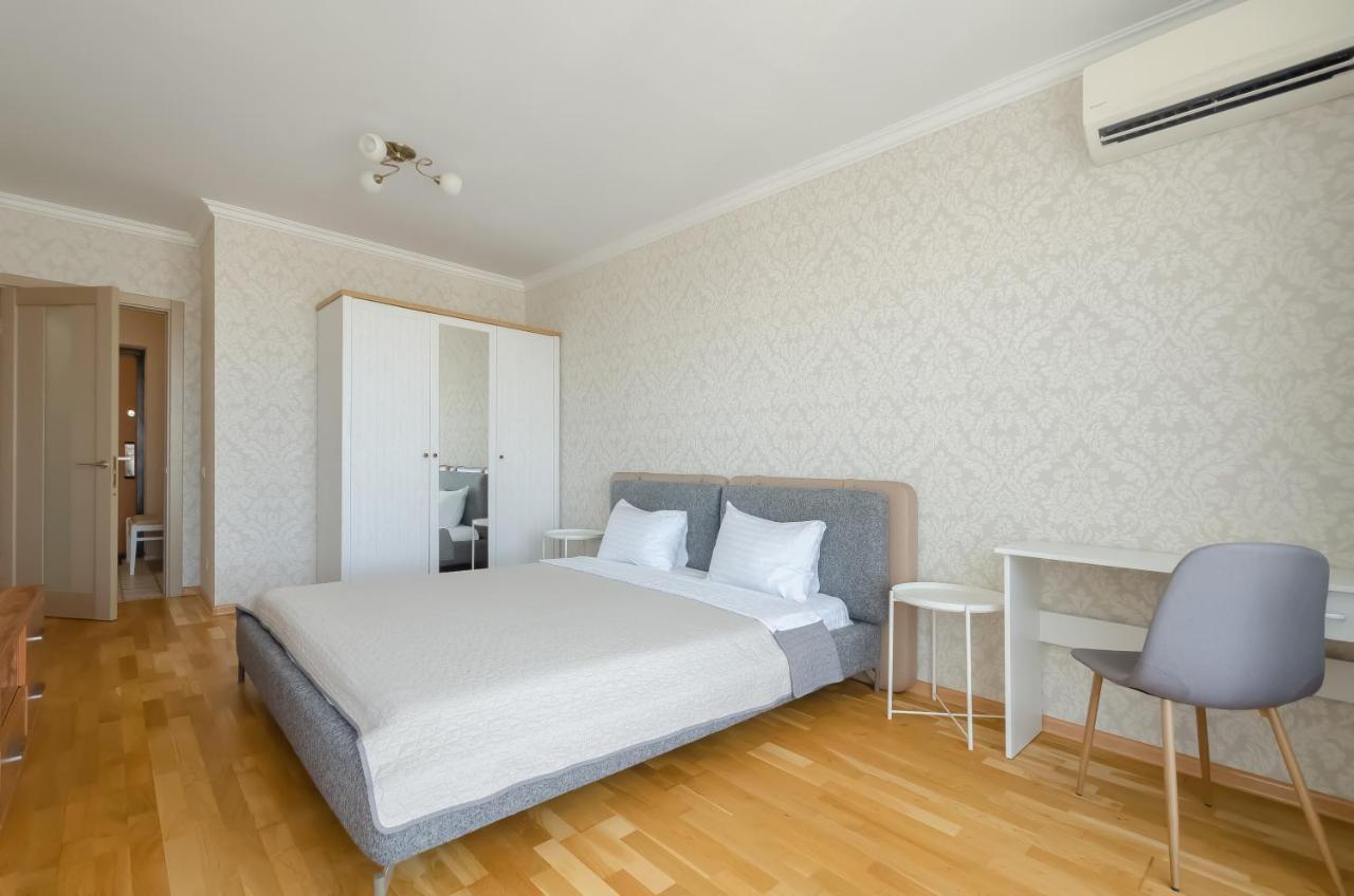 Petrovdom 41B-59B-90B-77B Stunning City View Apartments At Rc Kvartet, Central Railway Station Kiev Bagian luar foto